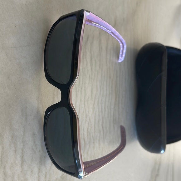Chanel sunglasses with Chanel case. Perfect condition. Authentic. Photos shown - Picture 1 of 6